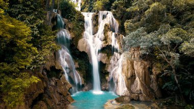 Luang Prabangs 'ın uzun menzilli çekimleri Laos' taki Kuang Şelaleleri