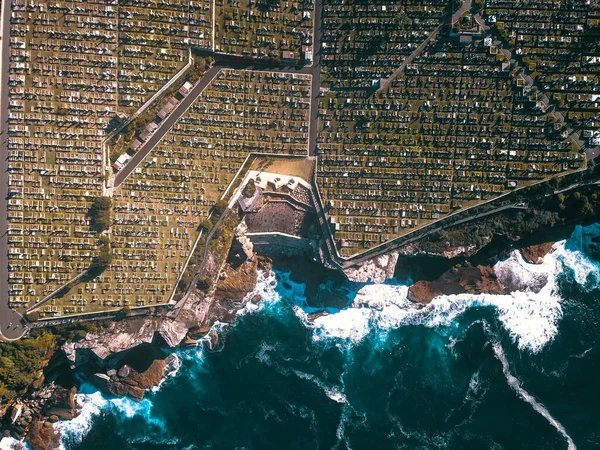 Vista para os olhos das aves do enorme cemitério oceânico de Sydney, Bondi to Coogee Beach Coastal Walk, Sydney, Austrália . — Fotografia de Stock