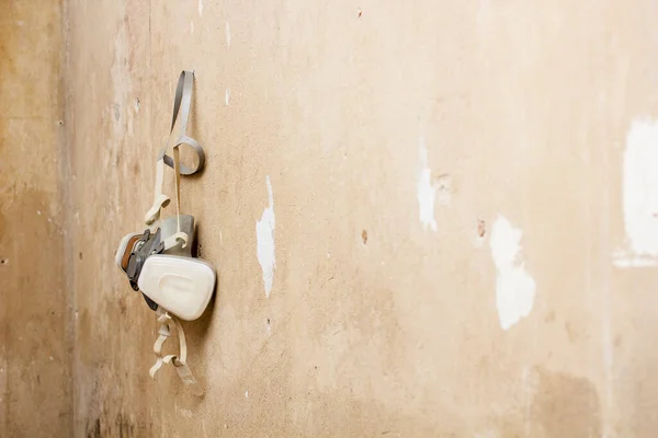 Atemschutzmaske Hängt Der Wand Raum — Stockfoto