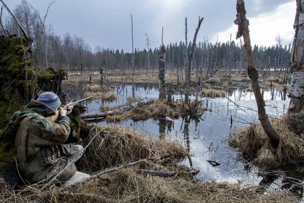 Hunter Sitting Swamp Forest Aiming Fowl Holding His Hand Old — Stock Photo, Image