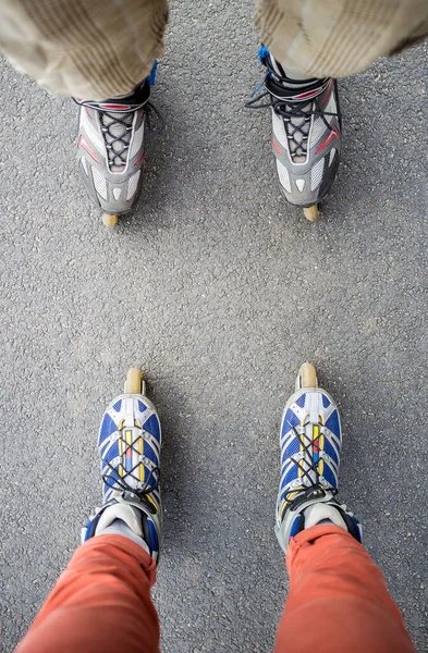 Man Woman Roller Skates Standing Each Other Top View — Stock Photo, Image