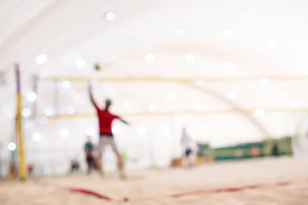 Siluetas Borrosas Personas Jugando Voleibol Playa Hangar Inflable Invierno — Foto de Stock