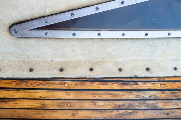 Bullauge Auf Dem Holzdeck Einer Jacht Nahaufnahme — Stockfoto