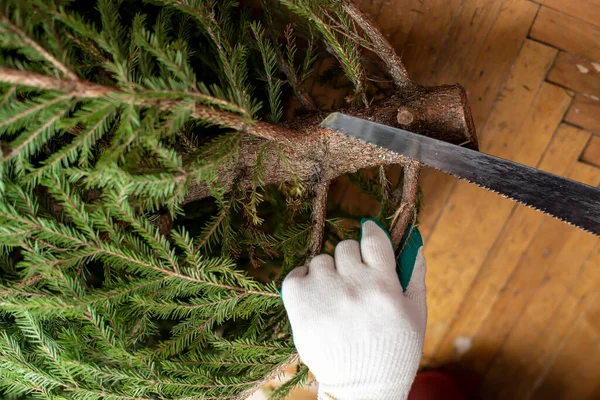 Mains Gantées Aide Une Scie Pour Couper Les Branches Fond — Photo