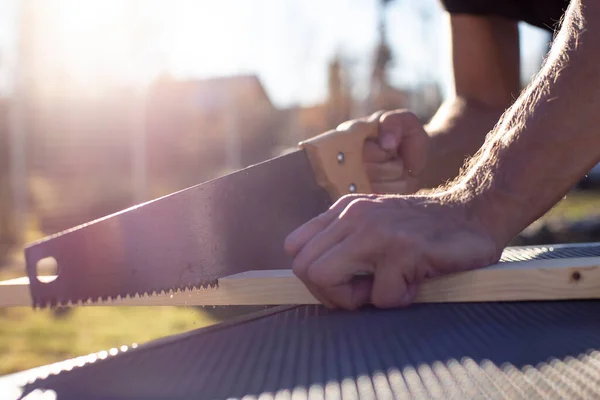 Man Cuts Wooden Product Carpentry Hand Saw Sunshine Warm Summer — Stock Photo, Image