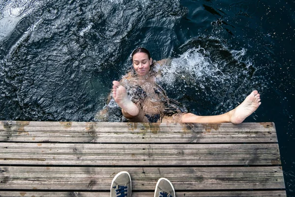 Woman Unexpectedly Pushed Lake Wooden Pier She Fell Water Funny — Stock Photo, Image