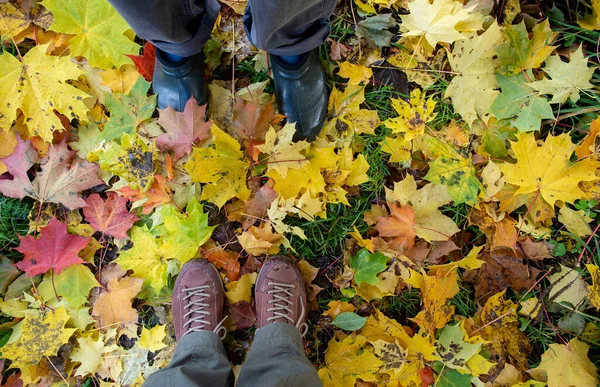 Gambe Due Persone Stivali Galosce Gomma Piedi Uno Fronte All — Foto Stock