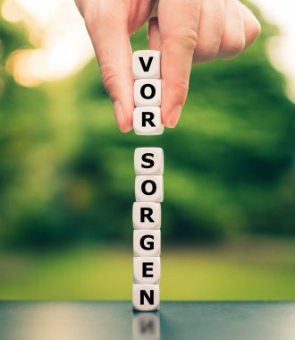 El, üç zardan övgüyle bahsediyor ve Almanca 