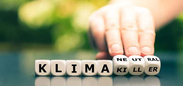 Mano Gira Dadi Cambia Espressione Tedesca Klima Killer Climate Changer — Foto Stock