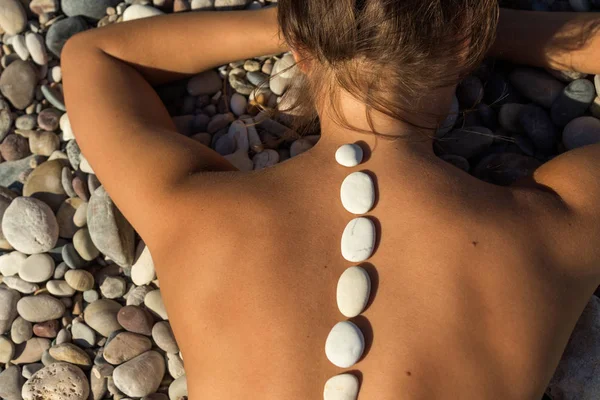 Woman Lying Hot Stones Her Back — Stock Photo, Image