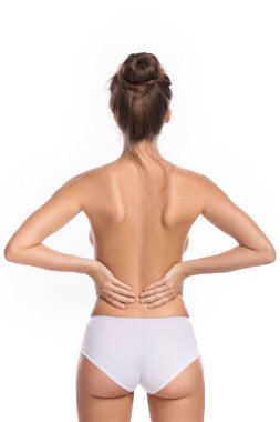 Beyaz arka plan üzerinde geri alt ağrısı olan kadın