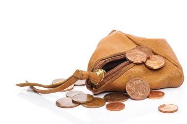 Küçük deri cüzdan euro cent ile izole üzerinde beyaz arka plan paralar