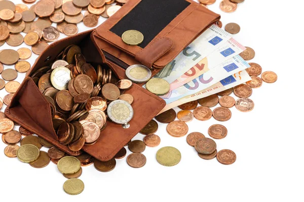 Beyaz arka plan üzerinde para ile deri cüzdan