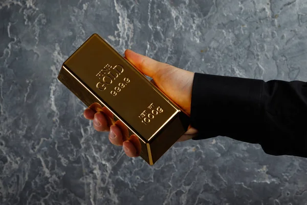 Male Hand Holding Gold Bar — Stock Photo, Image