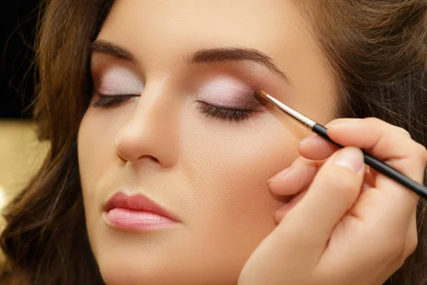 Makeup Artist Applying Cosmetics Model Face — Stock Photo, Image