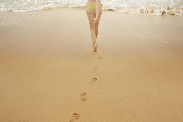 Female Legs Footprints Sandy Beach — Stock Photo, Image