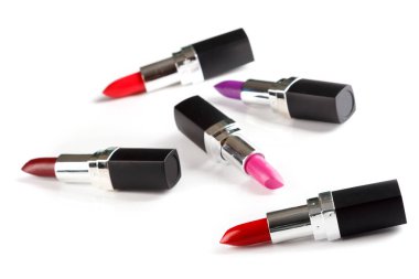 Beyaz arka plan üzerinde izole farklı Rujlar