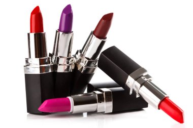 Beyaz arka plan üzerinde izole farklı Rujlar