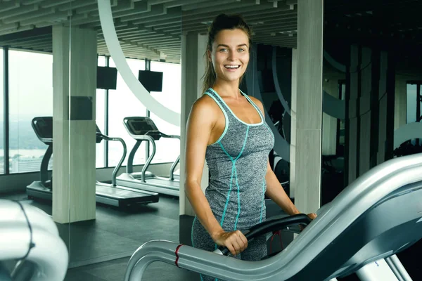 Young Sporty Woman Treadmill Gym — Stock Photo, Image