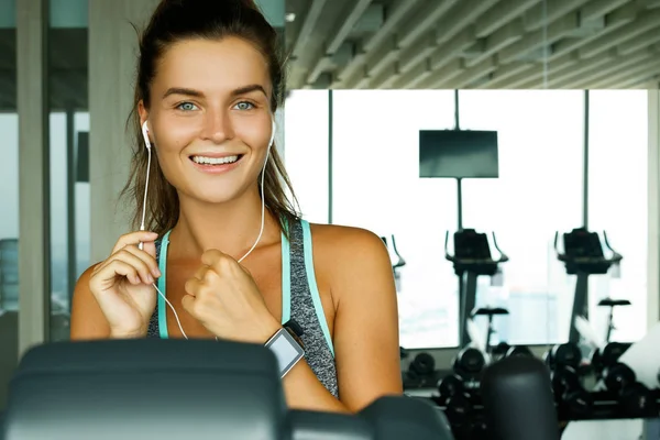 Sporty Woman Listening Music Workout Gym — Stock Photo, Image
