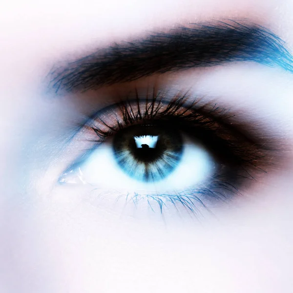 Close Female Eye Interesting Effect Motion Light Rays — Stock Photo, Image