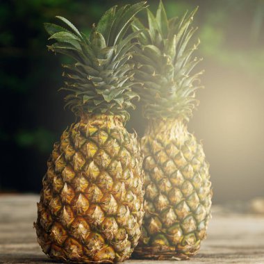 Ananas Bahçe, ahşap yüzey üzerinde görünümü kapatın