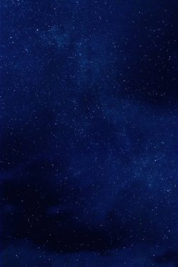 Güzel gece gökyüzünde yıldızlar ile uzun pozlama fotoğraf 