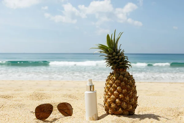 Pineapple Sunglasses Sunscreen Lotion Beach — Stock Photo, Image