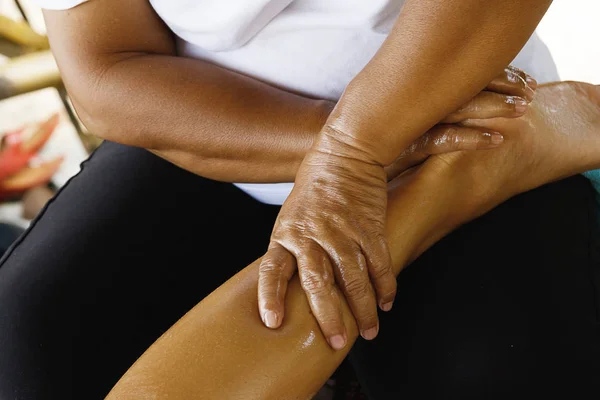 Close Vista Feminino Durante Massagem Tradicional Tailandesa — Fotografia de Stock