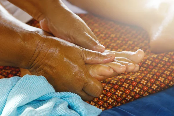 Close Vista Feminino Durante Massagem Tradicional Tailandesa — Fotografia de Stock