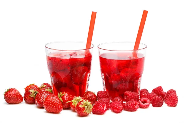Drikkeglass Med Jordbær Bringebær Hvit Bakgrunn – stockfoto