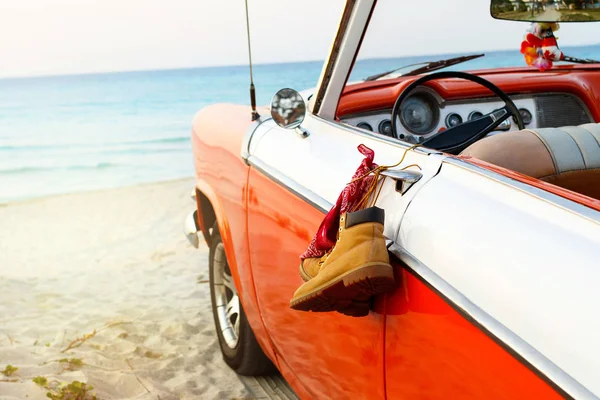 Retro Car Tied Boots Bandana Door Handle Beach — Stock Photo, Image