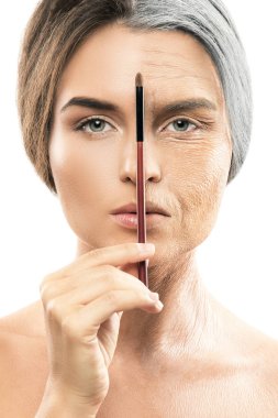Kavram yaşlanma. Genç ve yaşlı karşılaştırılması. Profesyonel makyaj sanatçısı çalışma ile elde gerçek sonuç. CGI.