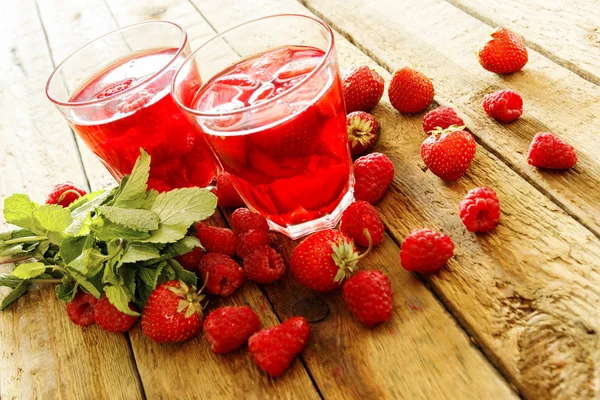 Refreshing Drink Raspberries Strawberries Wooden Table — Stock Photo, Image