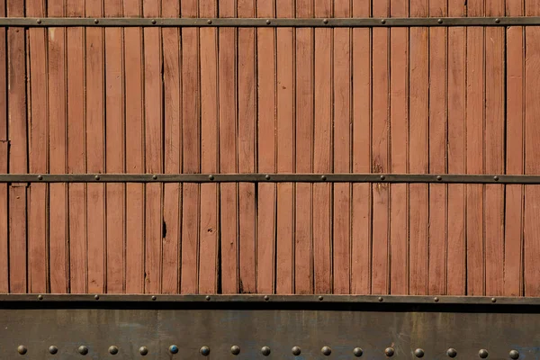 Superfície Parede Madeira Com Pranchas Aço Rebites — Fotografia de Stock