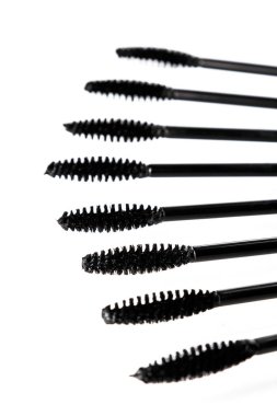 Beyaz arka plan üzerinde izole maskara boruları