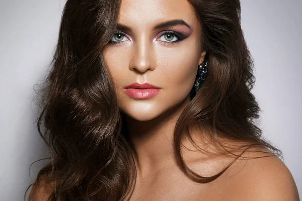 Retrato Mujer Hermosa Con Hermoso Maquillaje Peinado — Foto de Stock