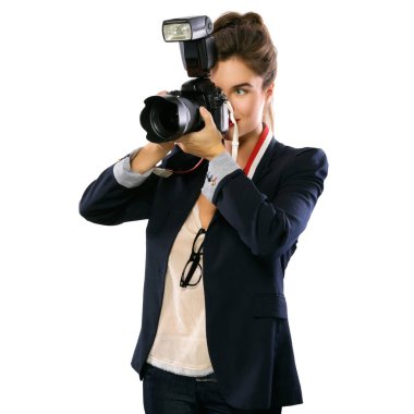 Kadın fotoğrafçı ile beyaz arka plan üzerinde izole bir Dslr fotoğraf makinesi