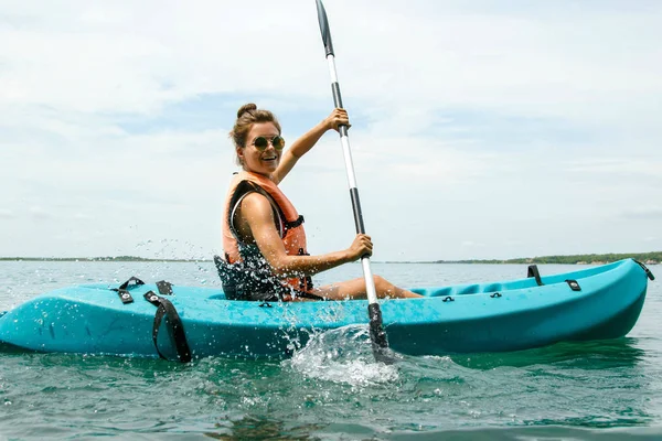 Happy Young Beautiful Woman Kayaking Lake — Stock Photo, Image