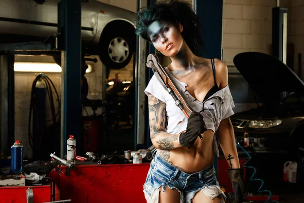 Meccanico Donna Garage Con Trucco Artistico Sul Viso Stilizzato Come — Foto Stock