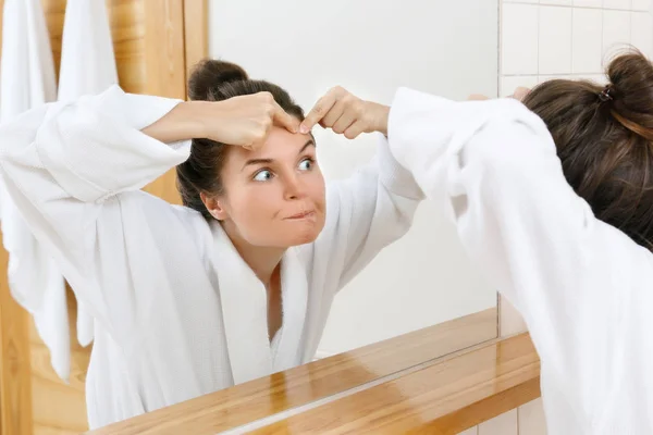 Woman Squeeze Pimples Bathroom — Stock Photo, Image
