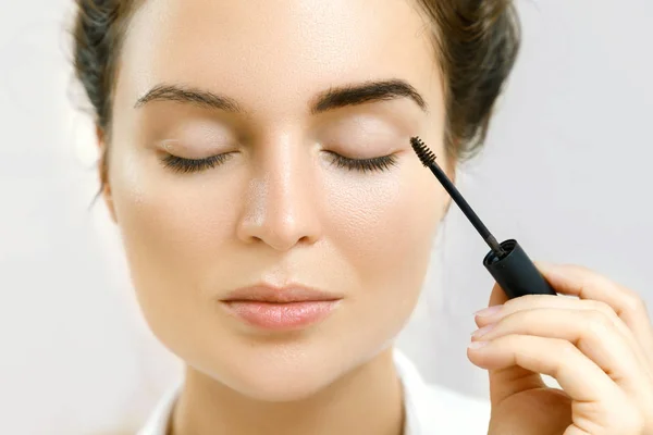 Beautiful Woman Applying Tinted Eyebrow Gel — Stock Photo, Image