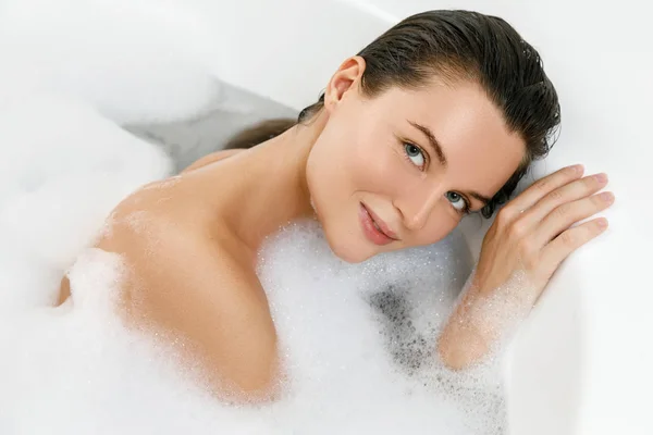 Beautiful Young Woman Taking Bath Pleasure — Stock Photo, Image