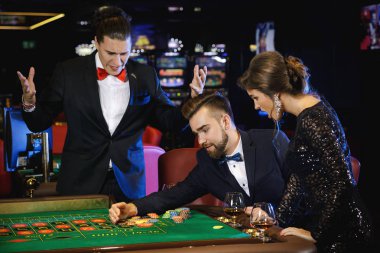 Casino rulet oynamaya zengin Gençler Grup