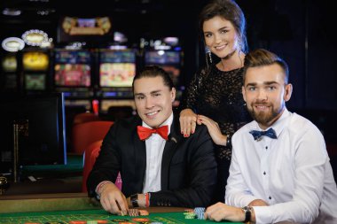 Casino rulet oynamaya zengin Gençler Grup