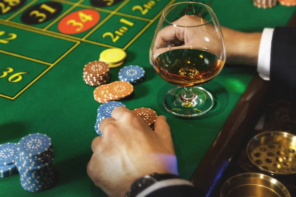 Man Playing Roulette Casino Close Male Hands Glass Cognac Chips — Stock Photo, Image