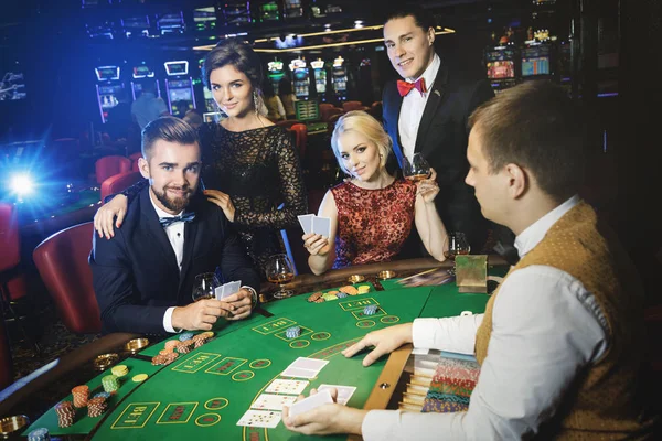 Group Young Rich People Playing Poker Casino — Stock Photo, Image