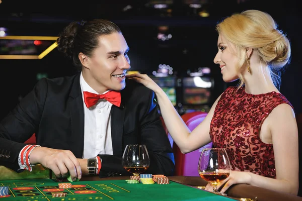 Beautiful Well Dressed Couple Playing Roulette Casino — Stock Photo, Image