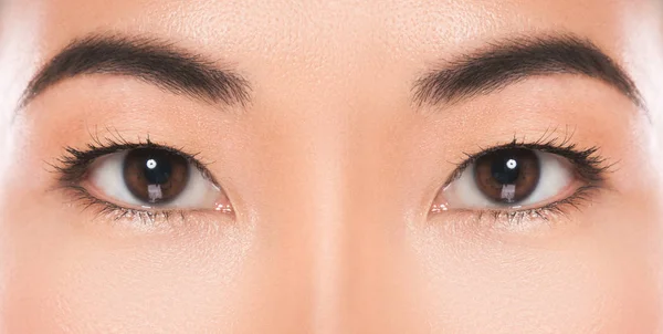 Primer Plano Los Ojos Asiáticos Cuidado Los Ojos Belleza — Foto de Stock