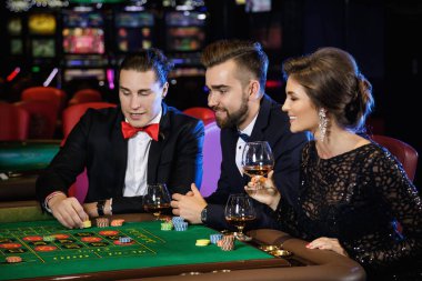 Casino rulet oynamaya zengin Gençler Grup